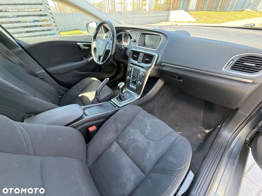 Volvo V40 D4 Momentum - 14