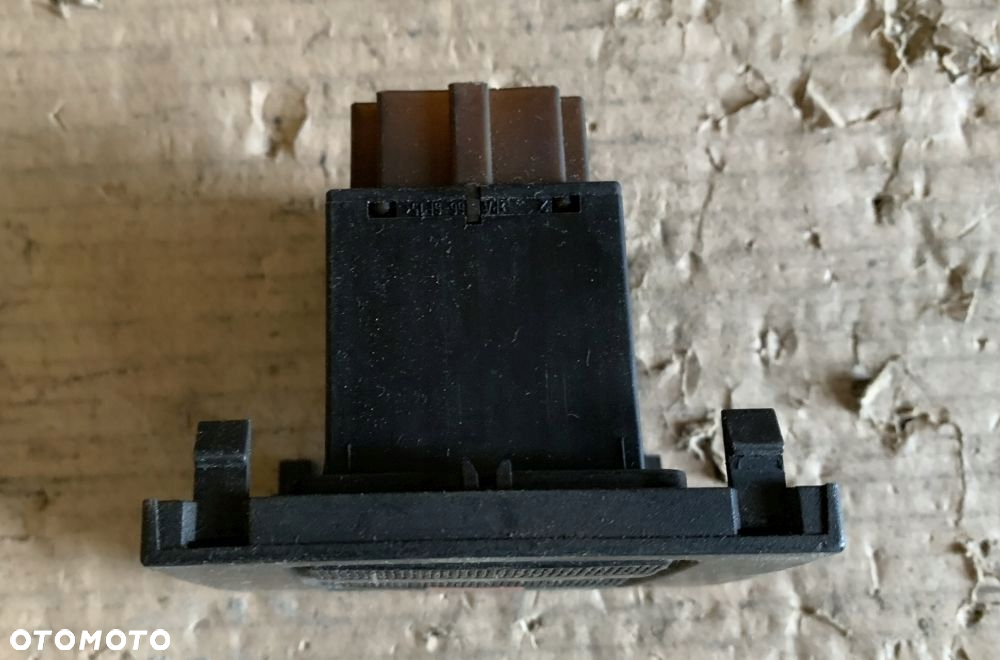 Przełącznik awaryjnuch oraz grania szyby VW T4 703953235 - 3