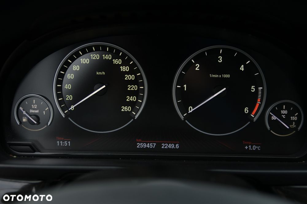 BMW Seria 5 525d - 28