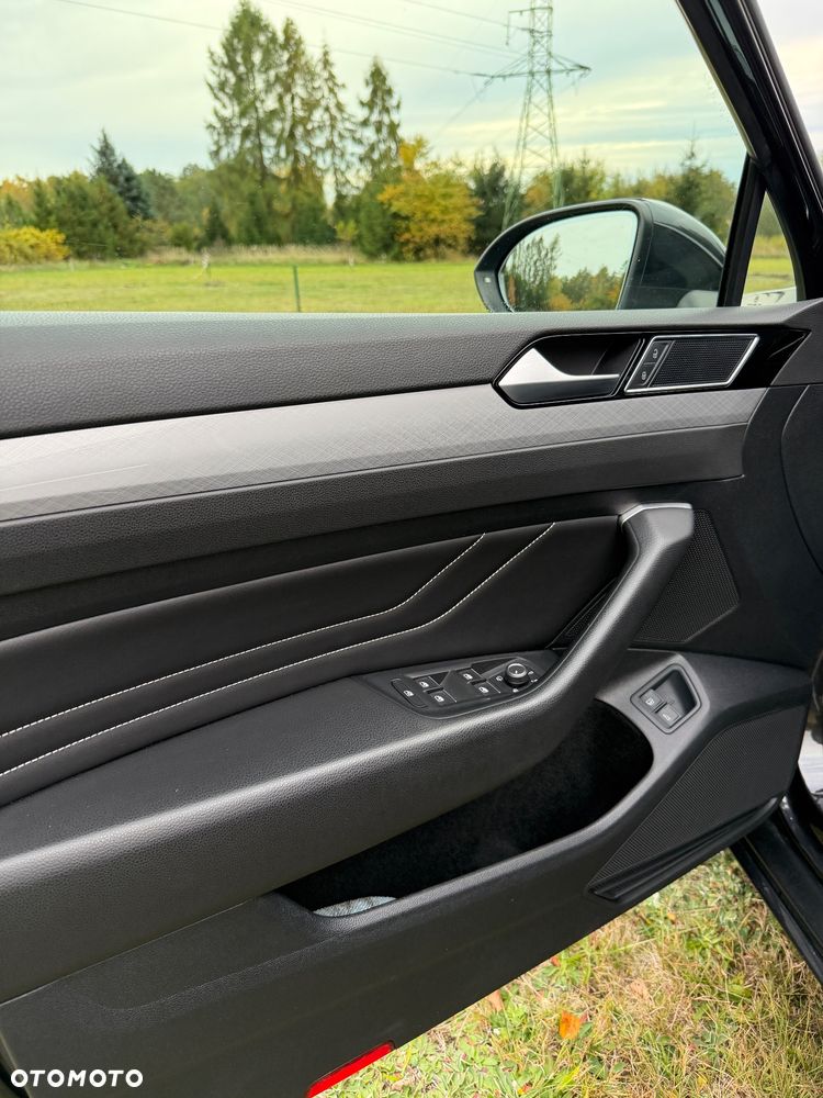 Volkswagen Passat - 16