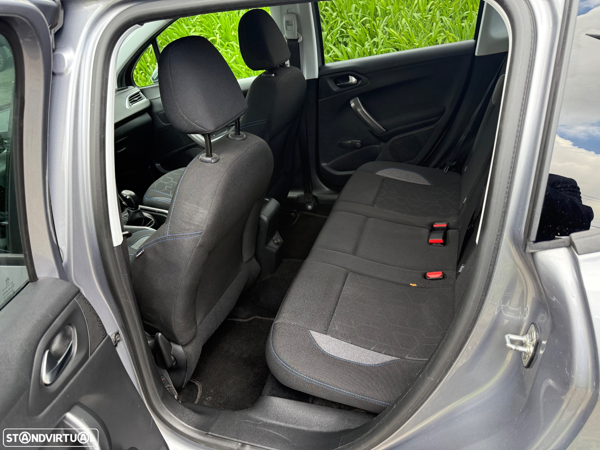Peugeot 2008 1.2 PureTech Allure - 11