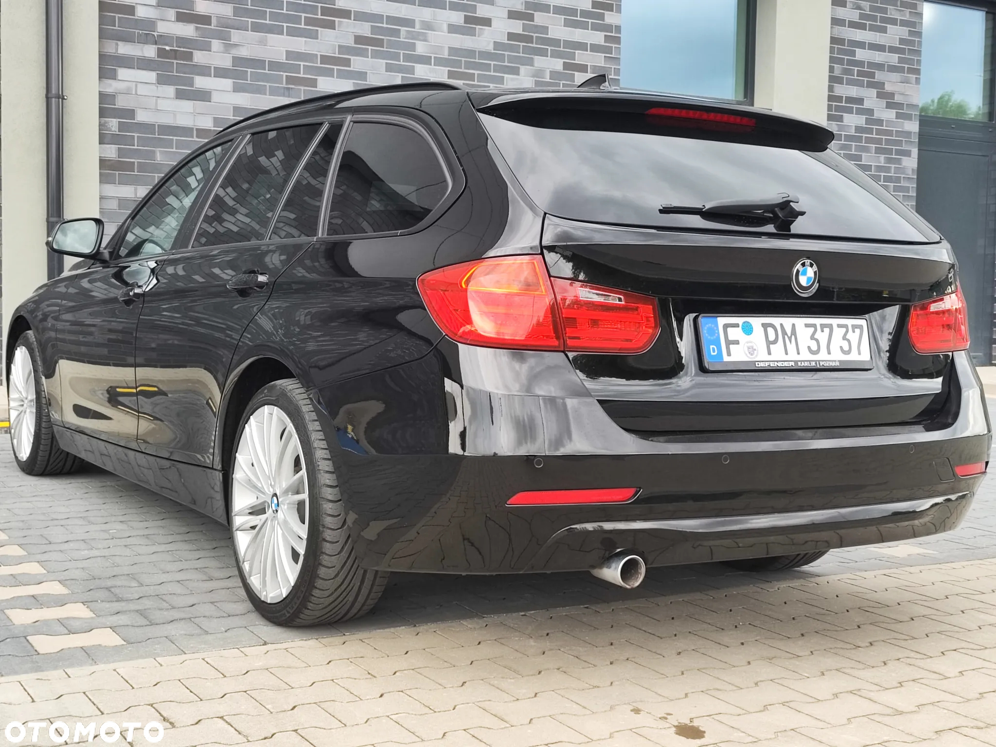 BMW Seria 3 318d Touring Blue Performance Sport Line - 13