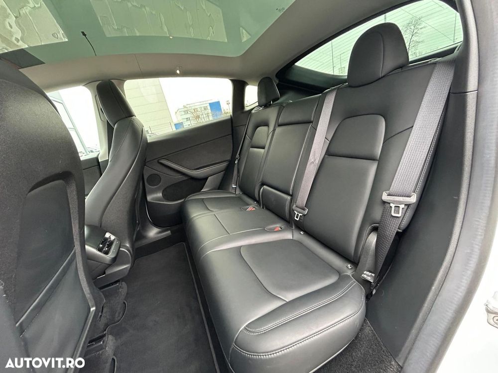 Tesla Model Y Long Range Dual Motor AWD - 15