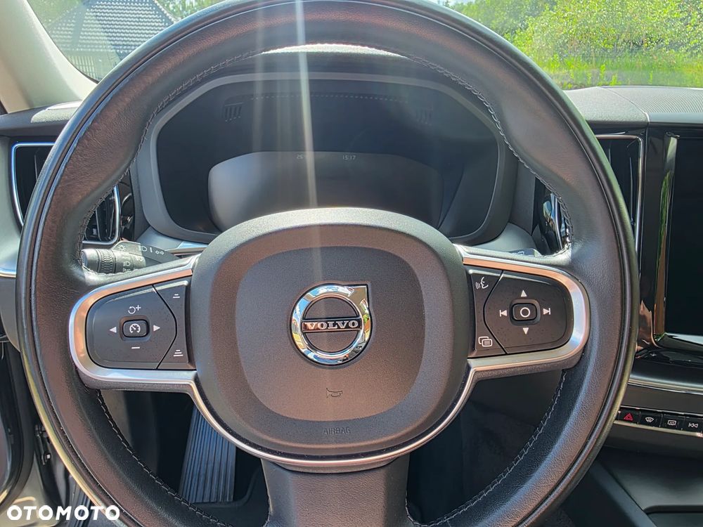Volvo XC 60 T4 Momentum Pro - 35