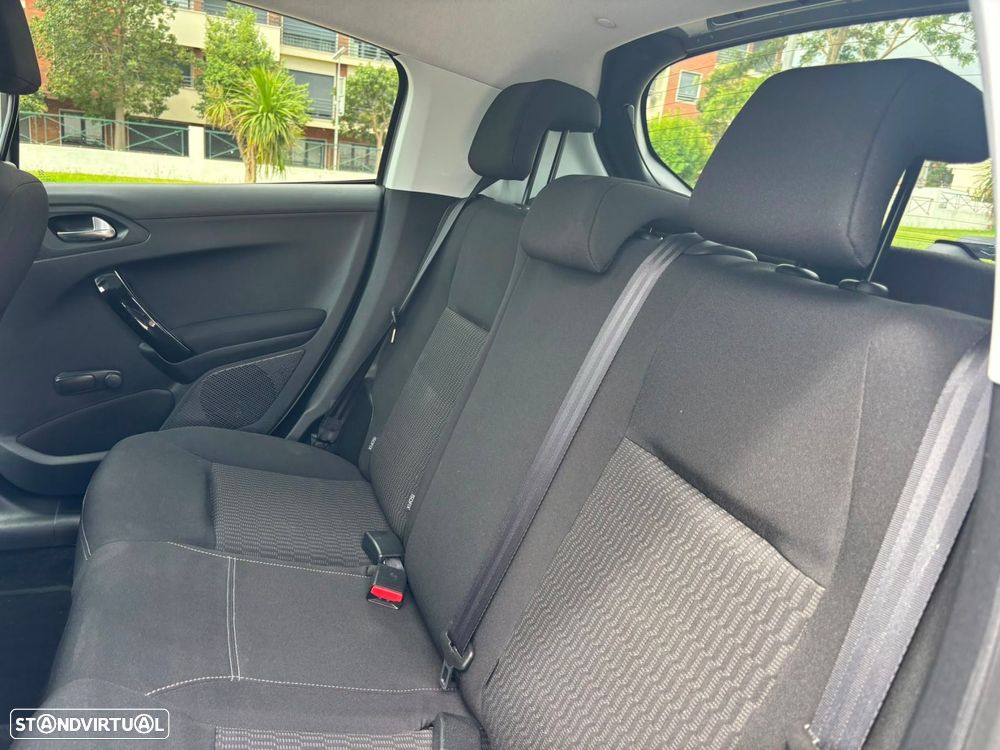 Peugeot 208 1.2 PureTech Style - 61