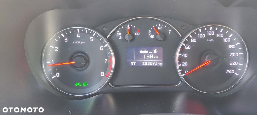 Kia Carens - 21