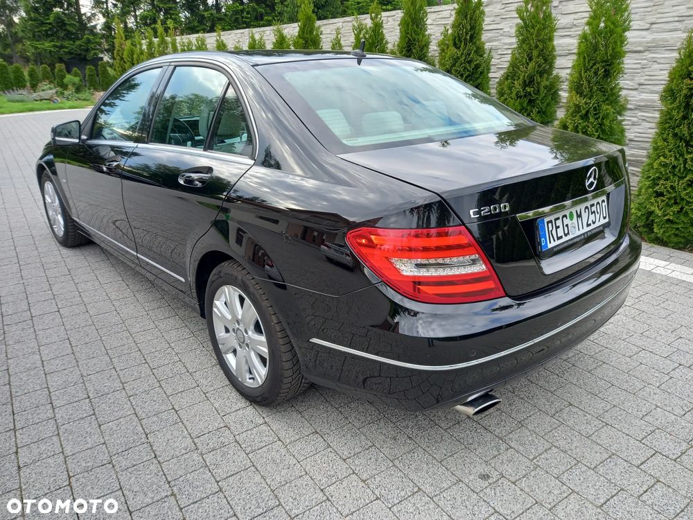 Mercedes-Benz Klasa C 200 CGI BlueEFFICIENCY Avantgarde - 8