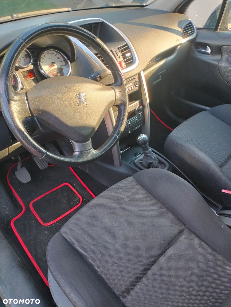 Peugeot 207 - 8