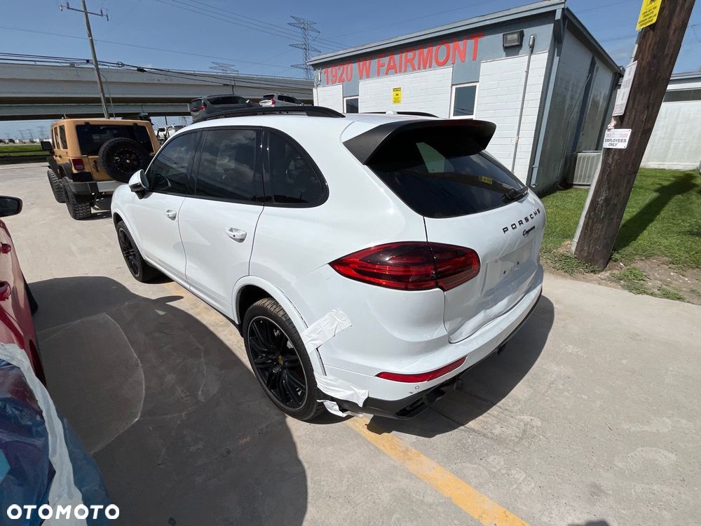 Porsche Cayenne - 4