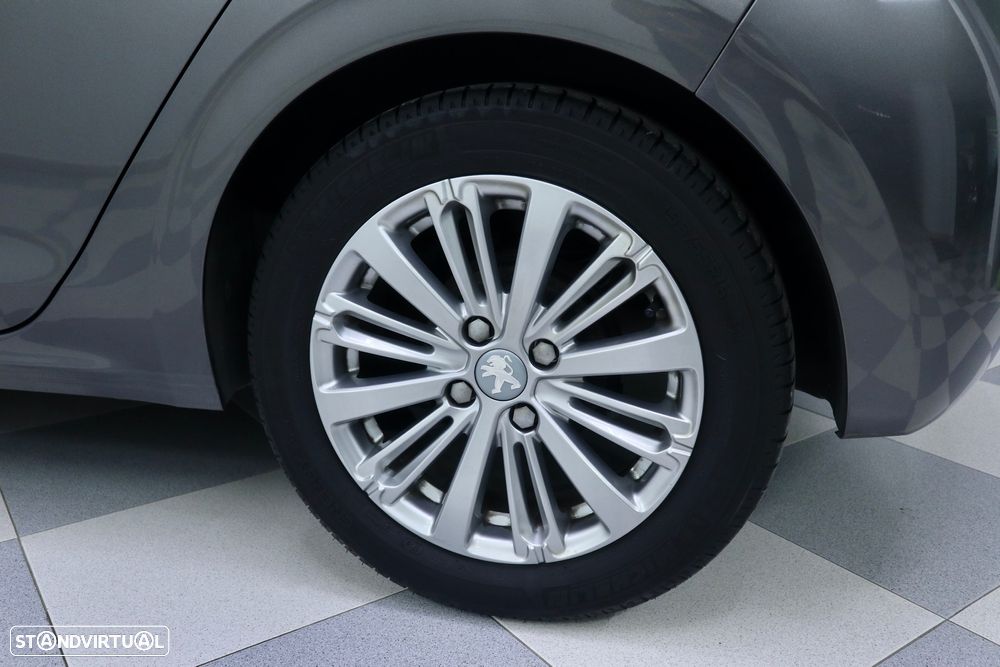 Peugeot 208 1.2 PureTech Signature - 5