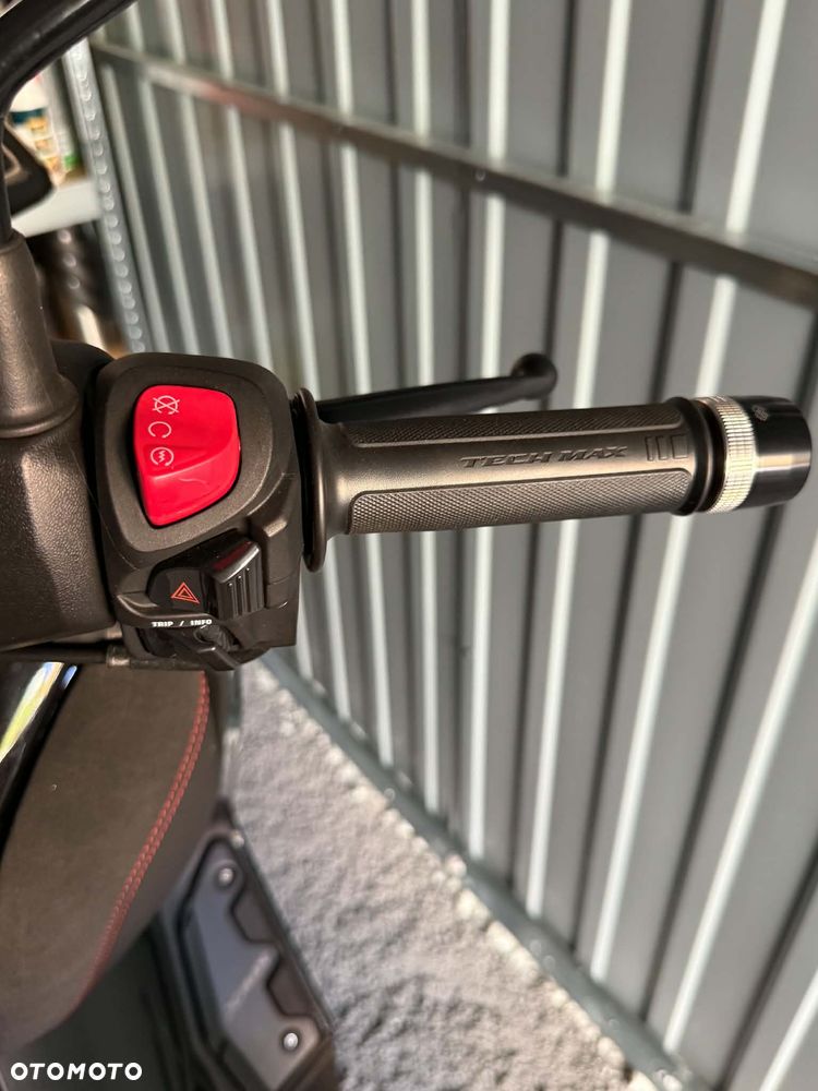 Yamaha X-max - 9