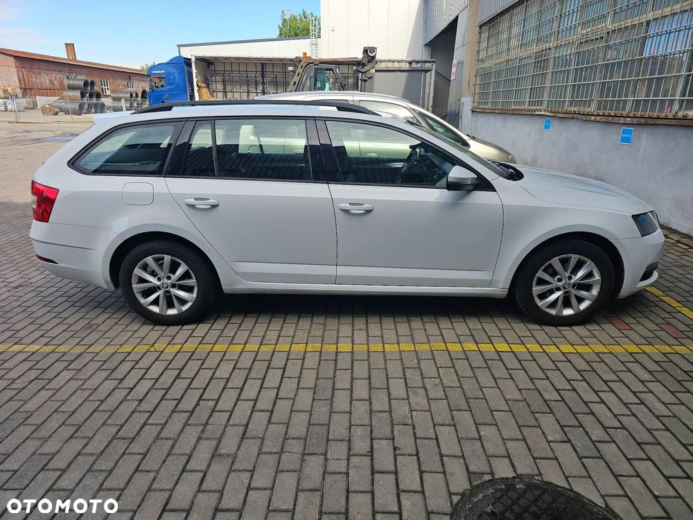 Skoda Octavia 1.6 TDI SCR Ambition - 2