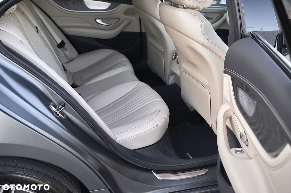 Mercedes-Benz CLS - 24