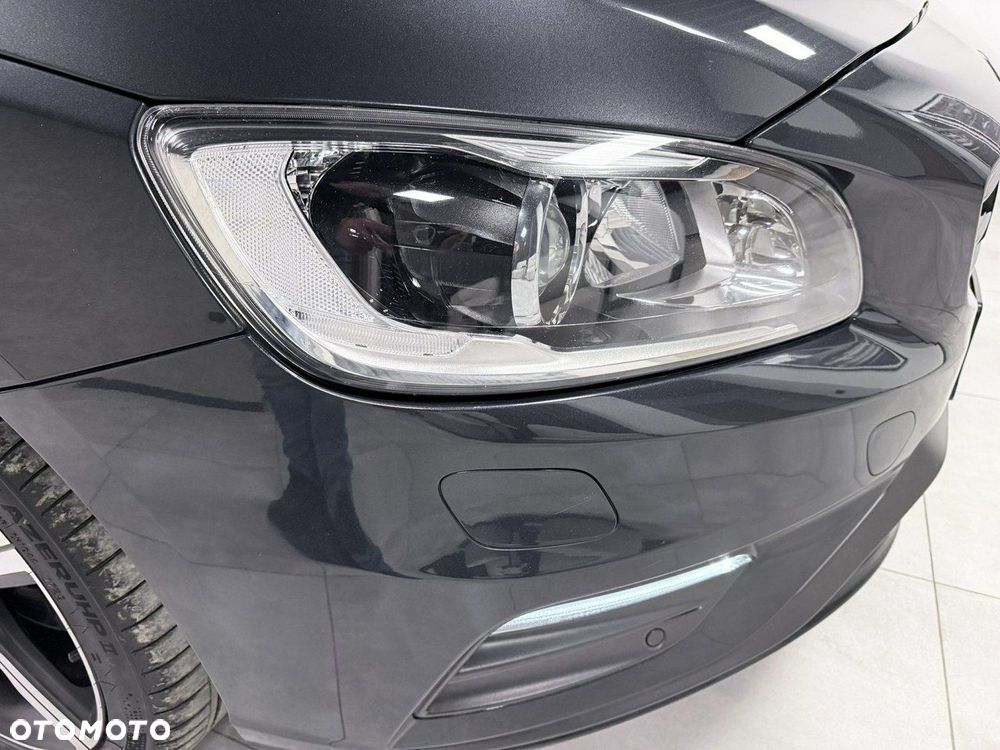 Volvo V60 D3 R-Design - 10