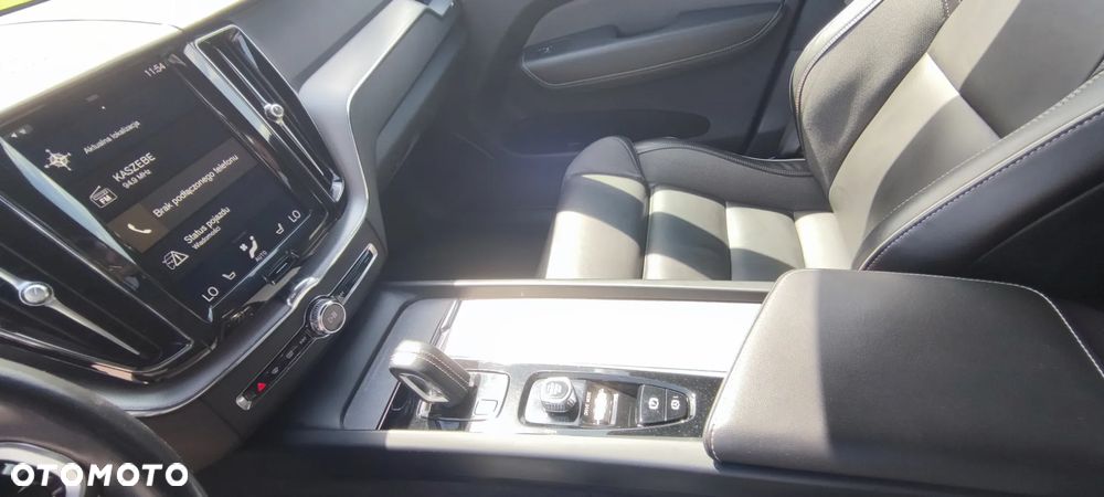 Volvo XC 60 B5 B AWD R-Design - 17