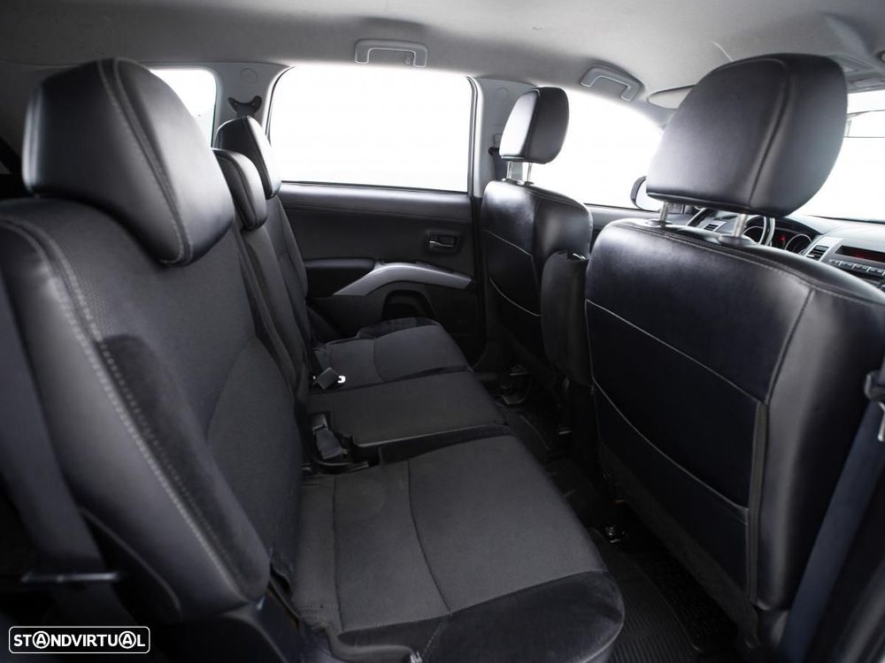Mitsubishi Outlander - 11
