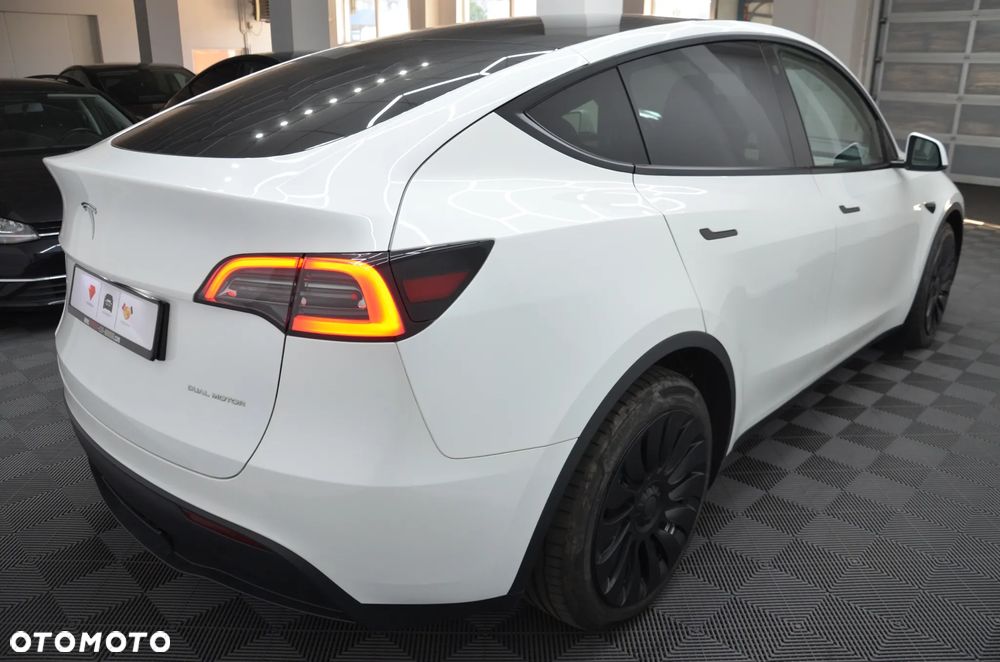 Tesla Model Y Long Range Dual Motor AWD - 8