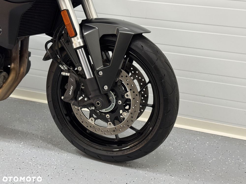 Suzuki GSX - 10