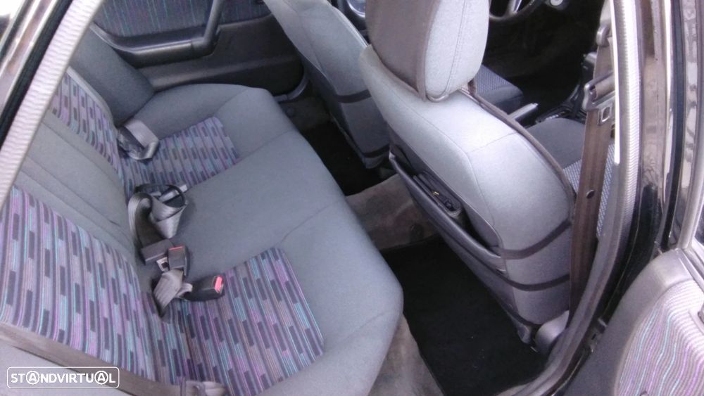 Mazda 323 - 16