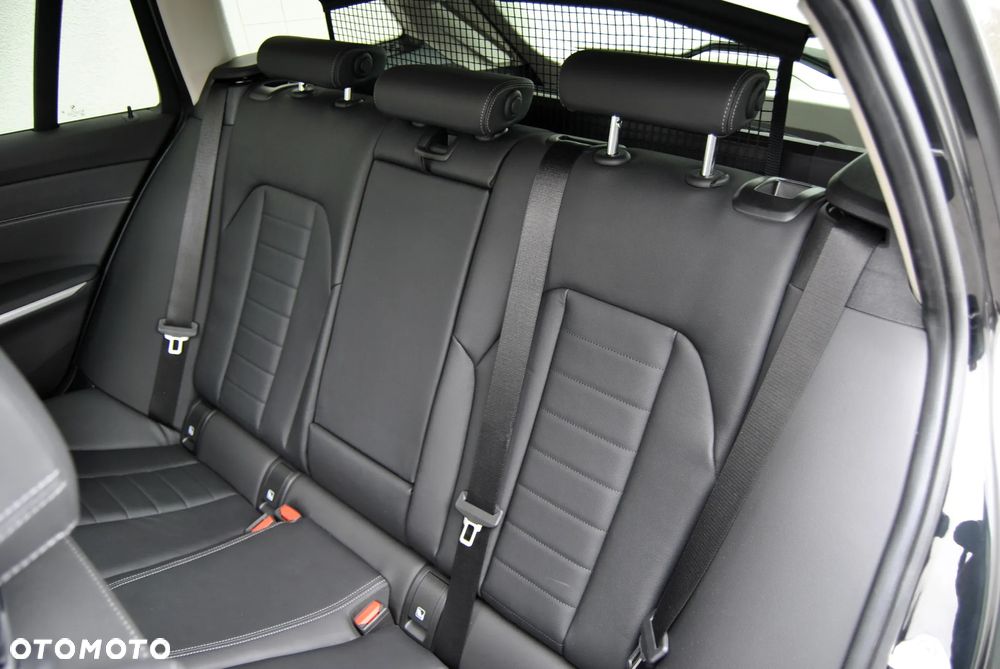 BMW Seria 3 320d xDrive Sport Line - 23