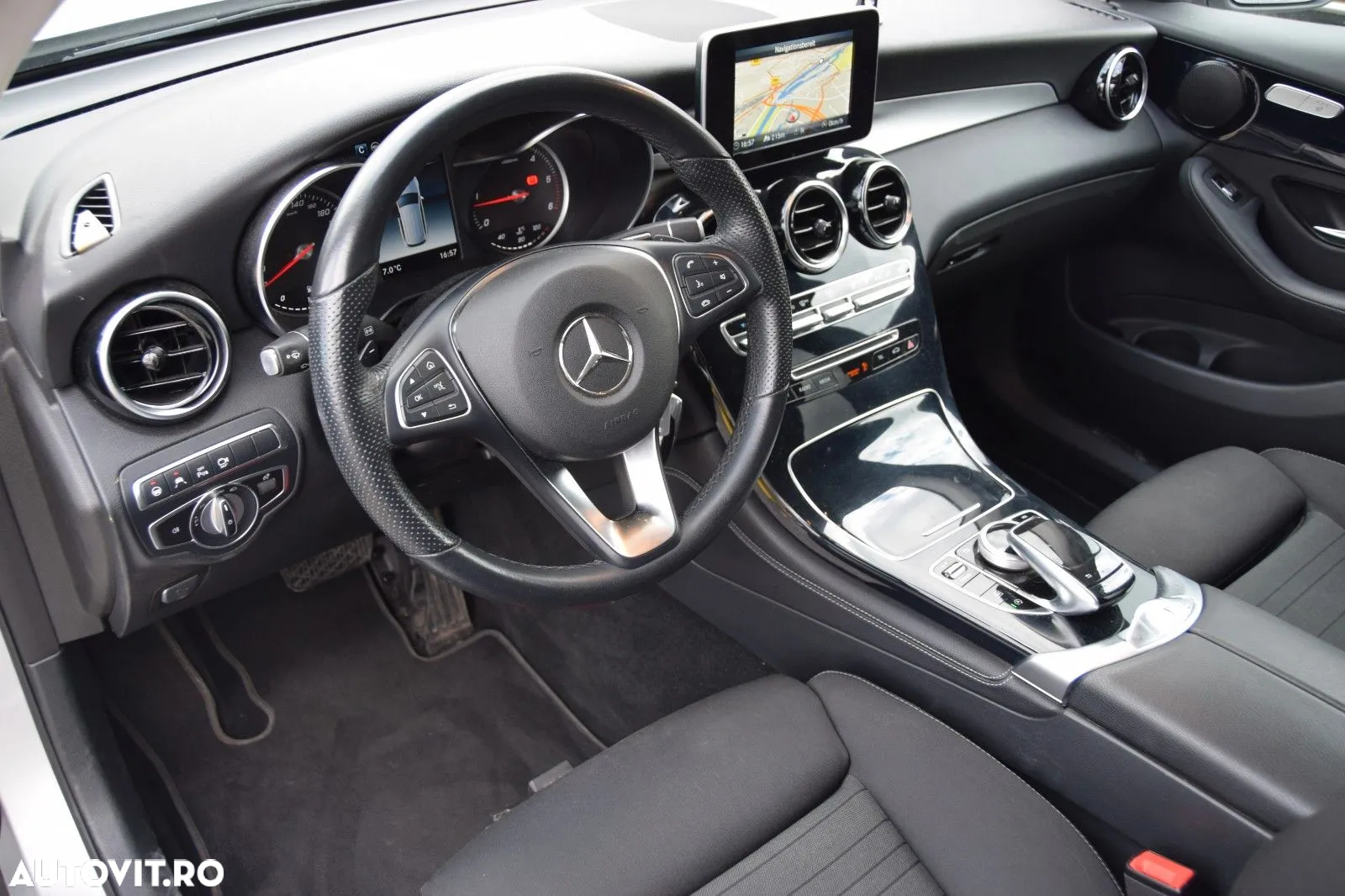 Mercedes-Benz GLC 250 d 4Matic 9G-TRONIC AMG Line - 16