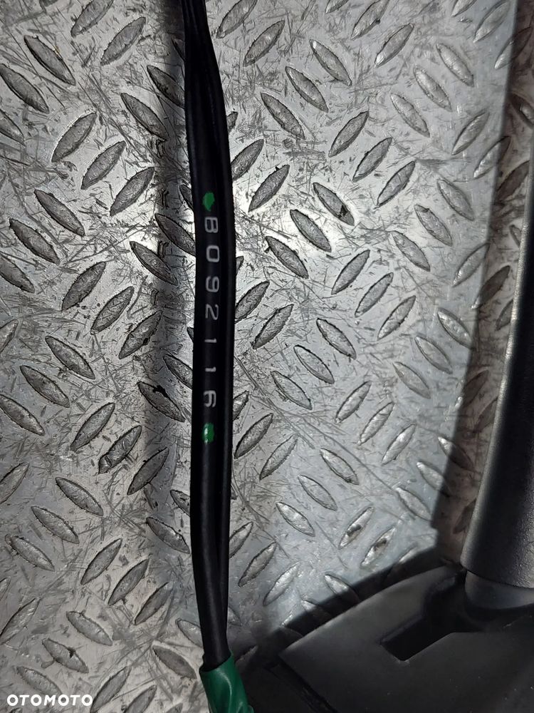 ANTENA DACHOWA NISSAN JUKE R2011 1,6 DIG-T NR B092116 - 2