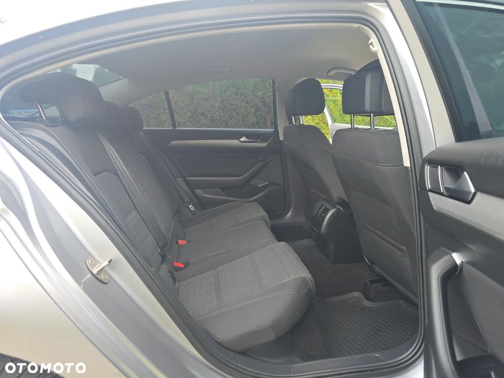 Volkswagen Passat - 17