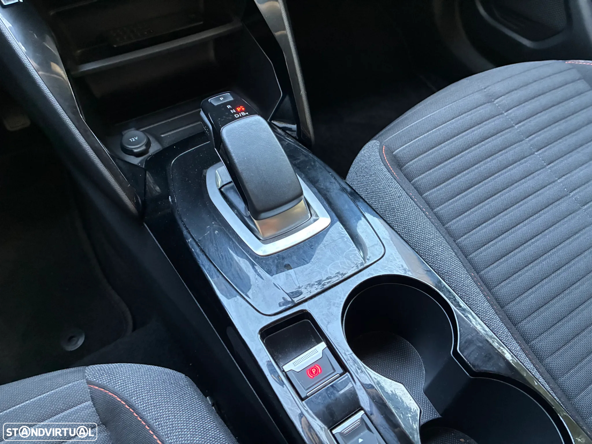 Peugeot e-2008 50 kWh Active Pack - 23