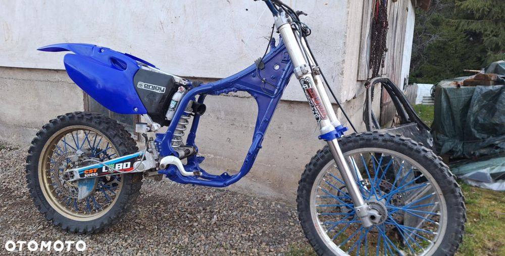 Yamaha YZF - 8