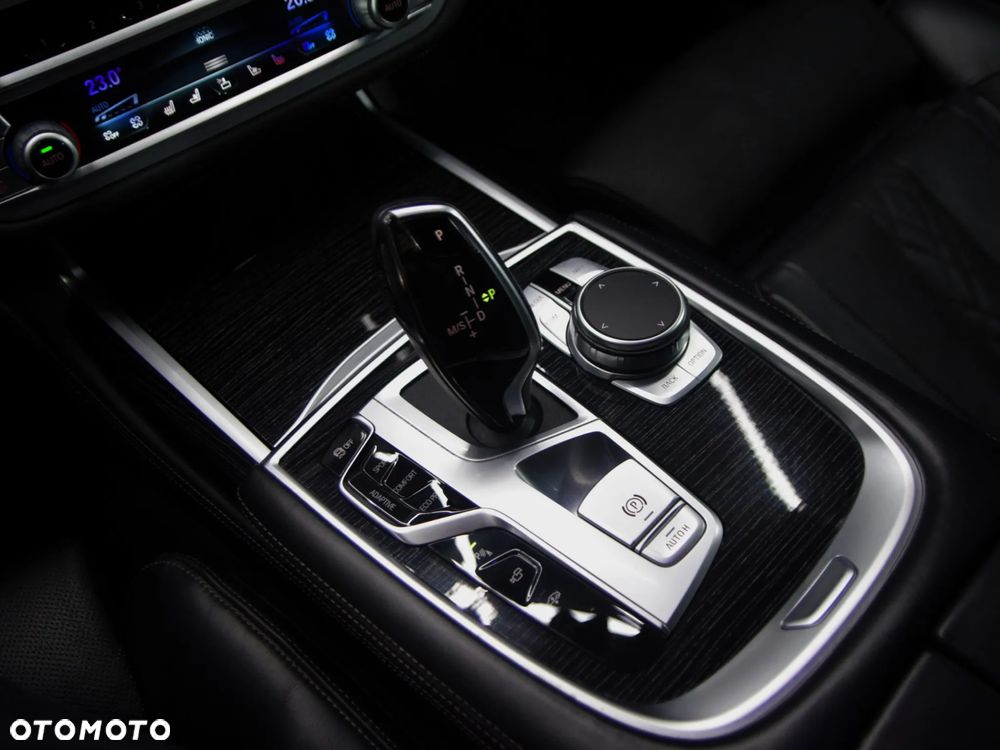 BMW Seria 7 730d xDrive sport - 27