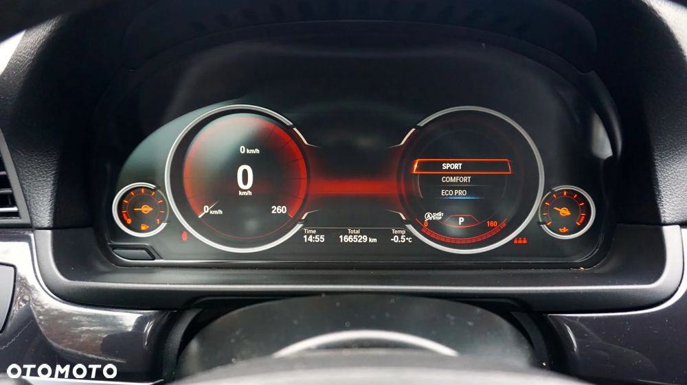 BMW Seria 5 520d xDrive - 28