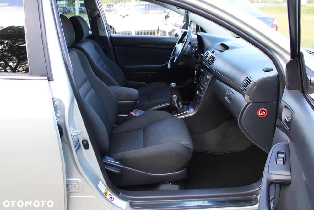 Toyota Avensis - 30