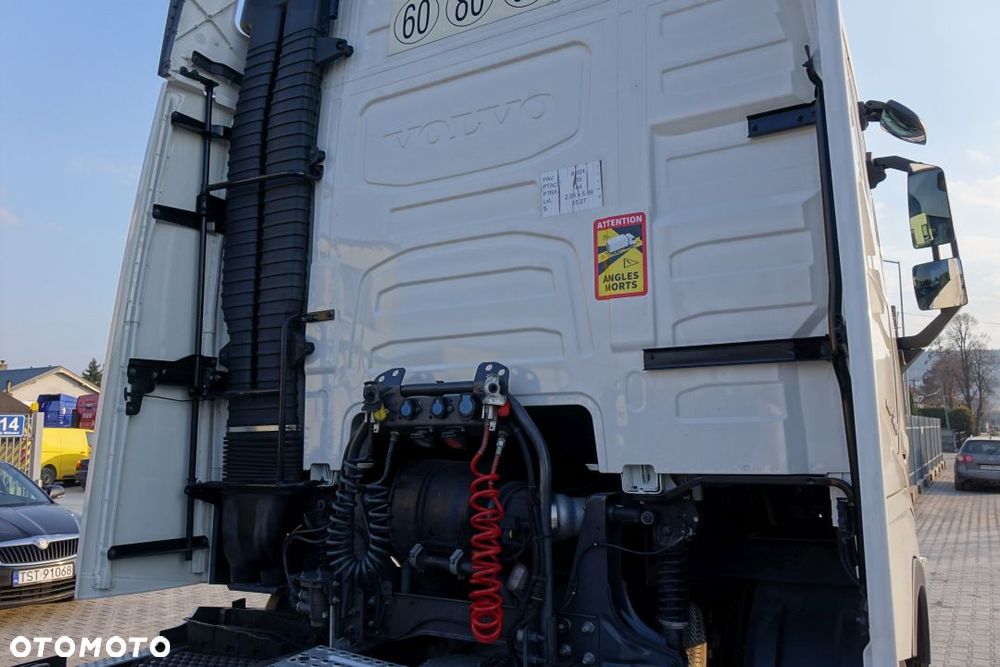 Volvo FH 500 GLOBETROTTER / I-SAVE / STANDARD / AUTOMAT / EURO 6 / KLIMATYZACJA POSTOJOWA / LODÓWKA / LED / NAVI / 2 ZBIORNIKI - 19