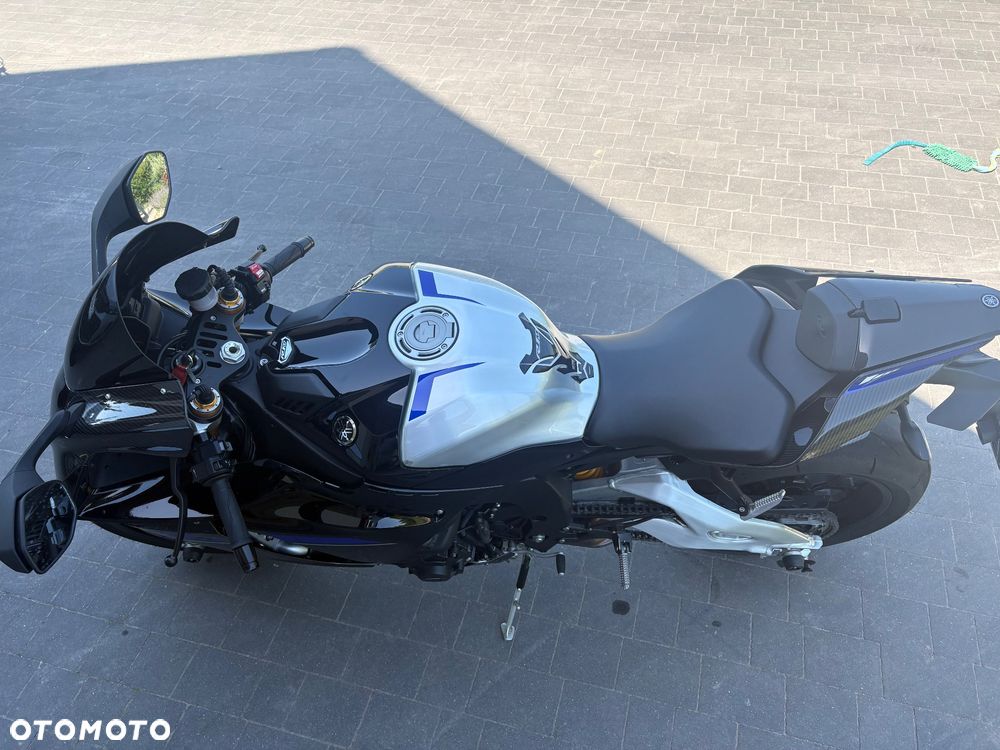Yamaha R1 - 6