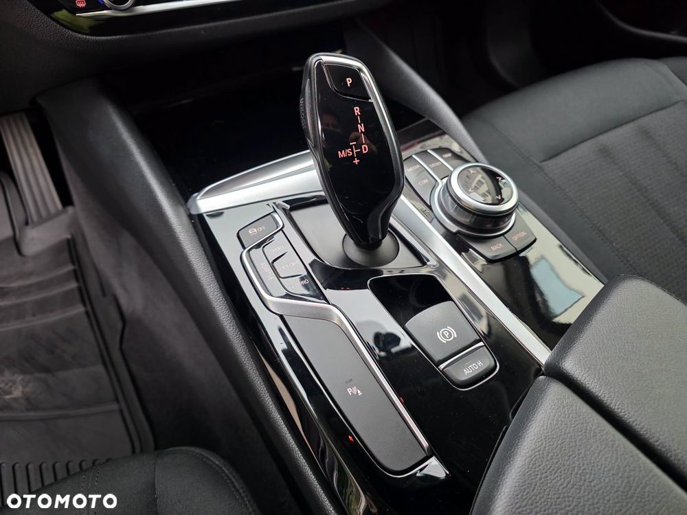 BMW Seria 5 520d xDrive - 15
