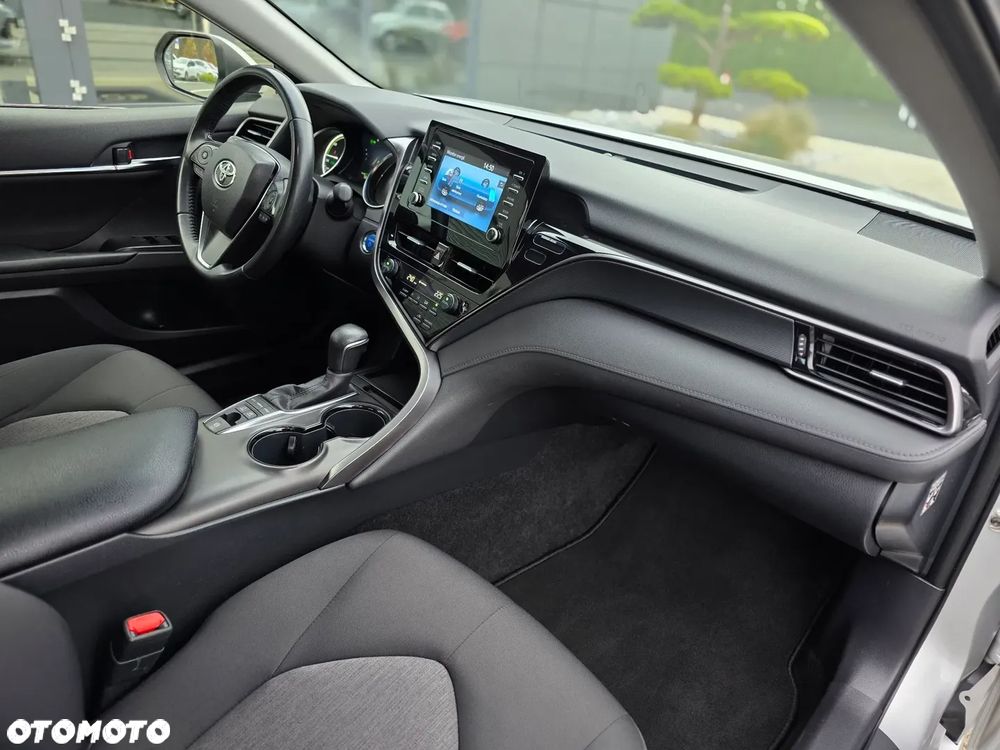 Toyota Camry 2.5 Hybrid Comfort CVT - 24
