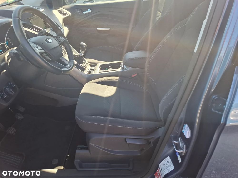 Ford Kuga 1.5 TDCi 2x4 Titanium - 28
