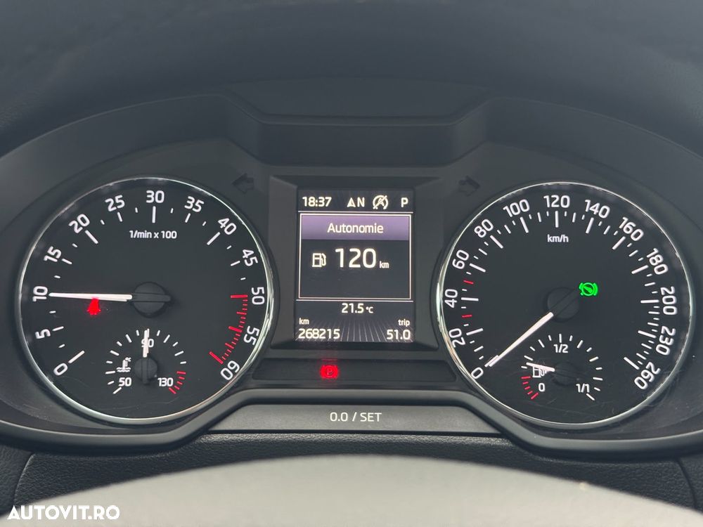 Skoda Octavia 1.6 TDI DSG Style - 27