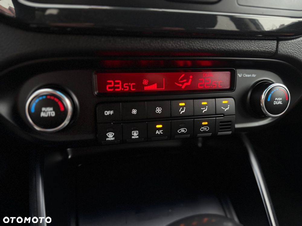 Kia Carens 1.7 CRDi 141 ISG Dream-Team Edition - 26