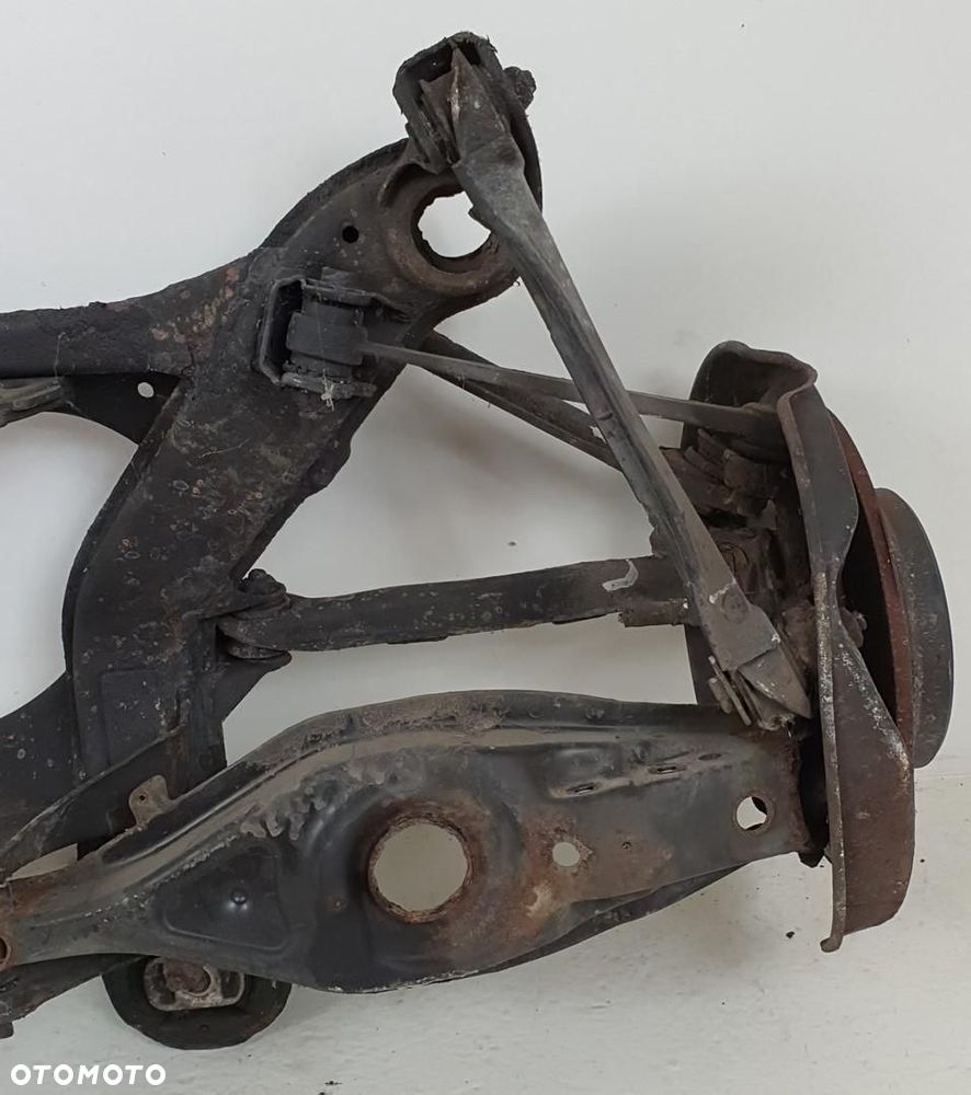 ZAWIESZENIE WÓZEK SANKI BELKA OŚ TYŁ MERCEDES W124 - 10