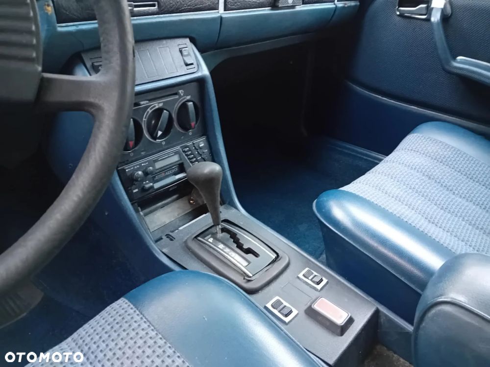 Mercedes-Benz W123 - 17