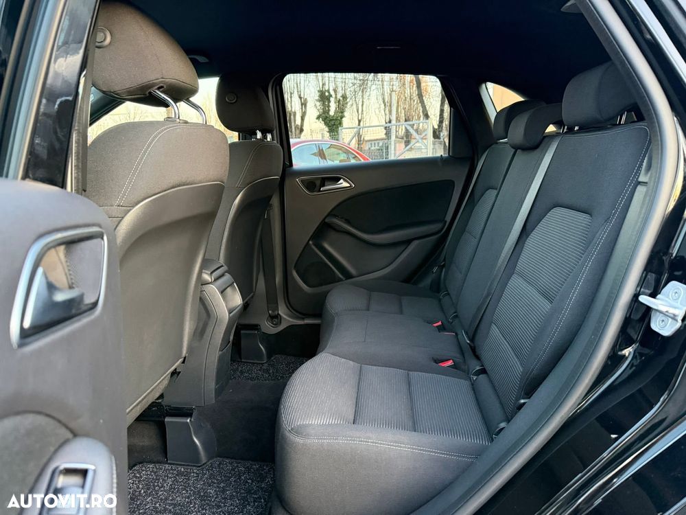 Mercedes-Benz B 180 d 7G-DCT - 11