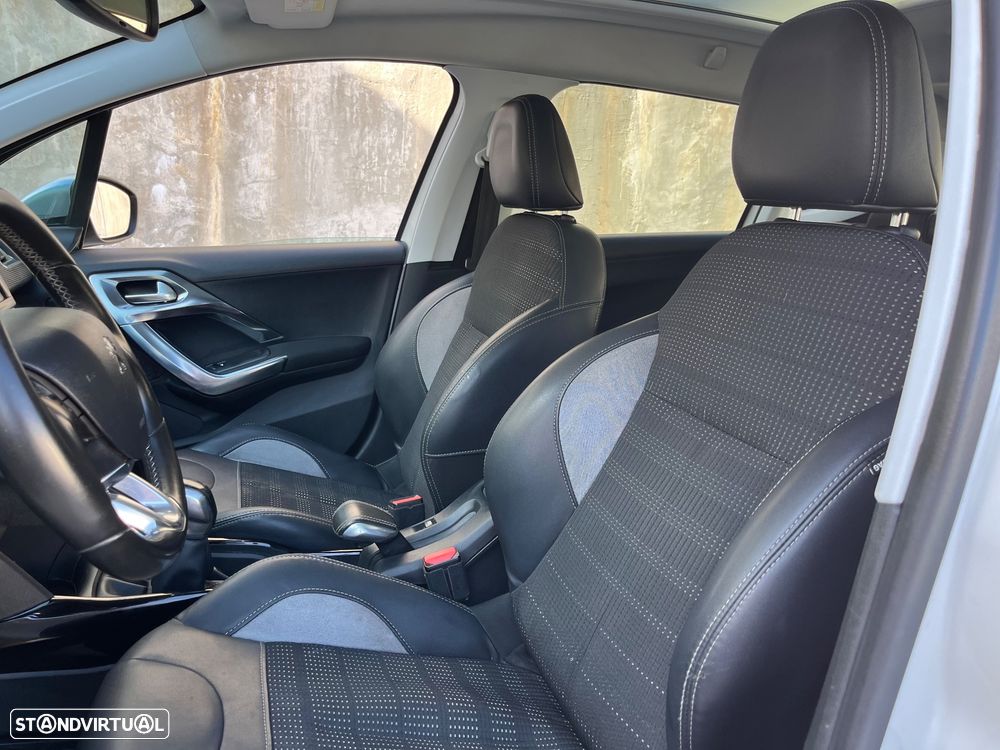 Peugeot 2008 1.2 PureTech Style - 26