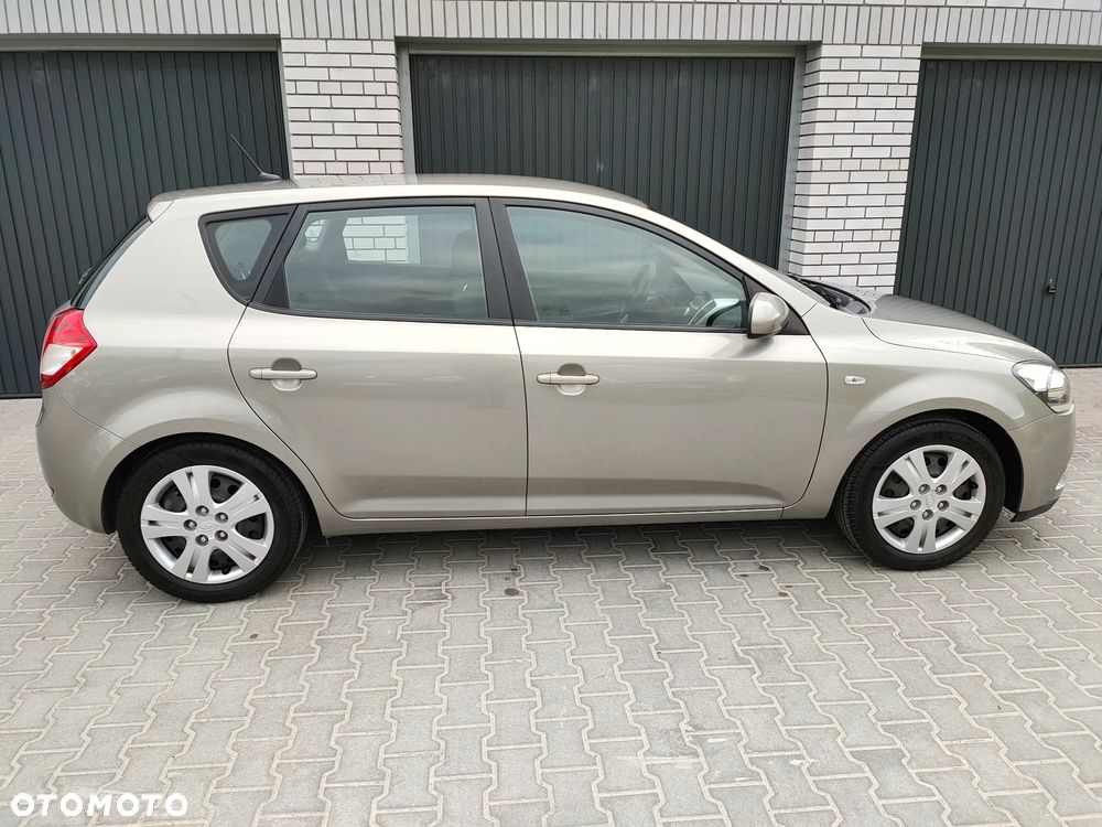 Kia Ceed 1.4 CVVT Attract - 3