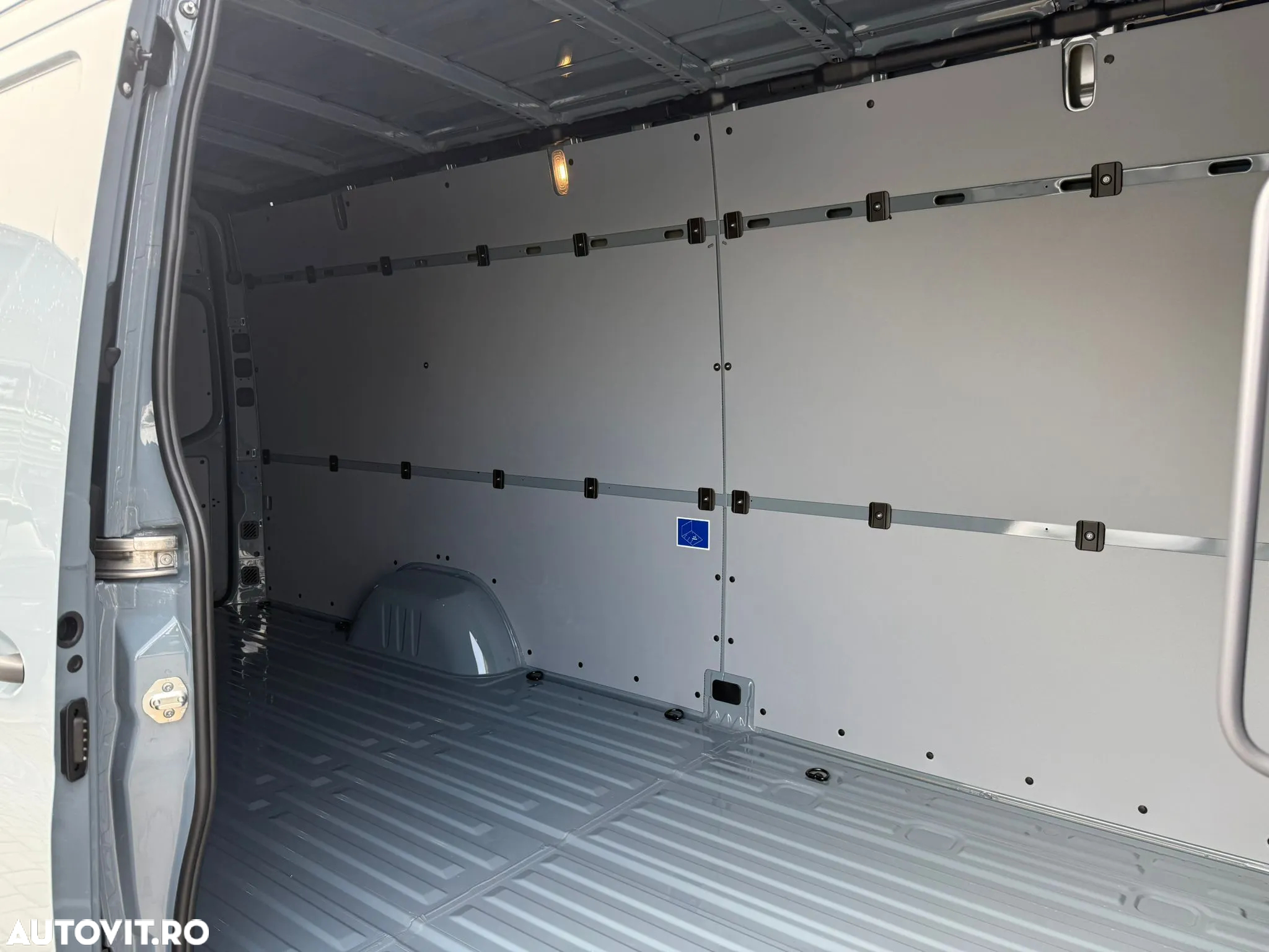 Mercedes-Benz Sprinter - 12