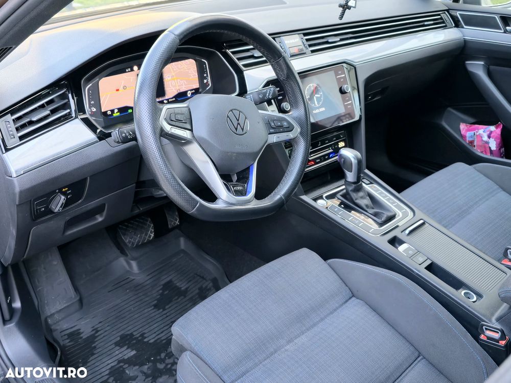 Volkswagen Passat - 11
