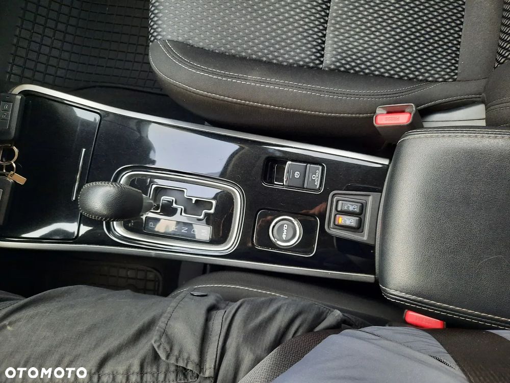 Mitsubishi Outlander 2.0 Intense Comfort 4WD CVT - 38