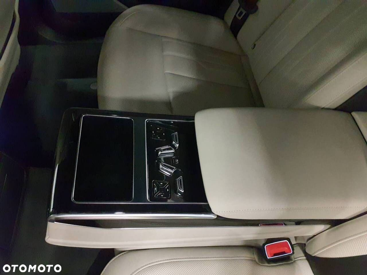 Audi A8 - 12