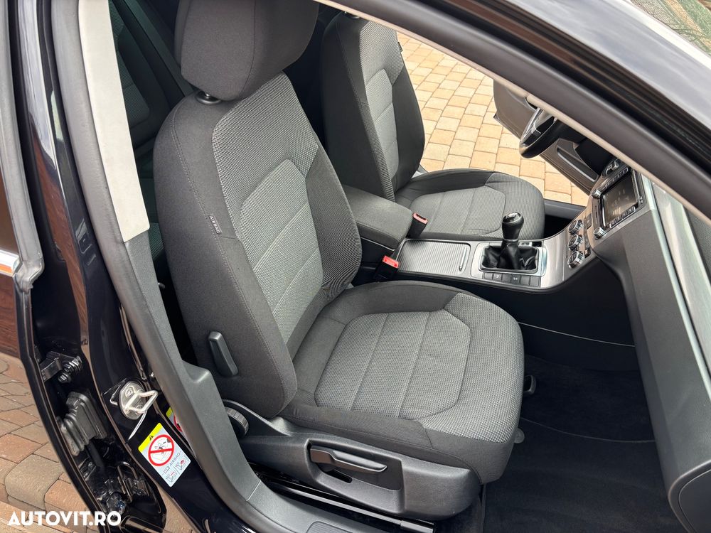 Volkswagen Passat 2.0 TDI BlueMotion Technology DPF Comfortline - 15