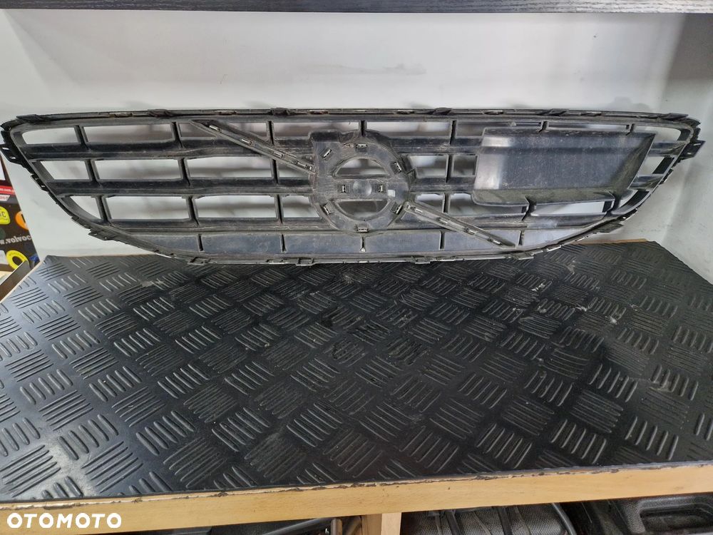 ATRAPA GRILL RADAR  VOLVO V40II 12-16R  31301892 - 5